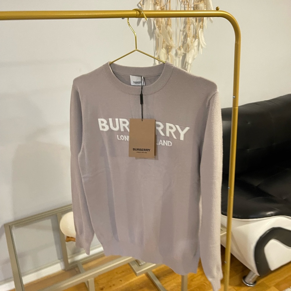 New Burberry sweater with tag 🏷️